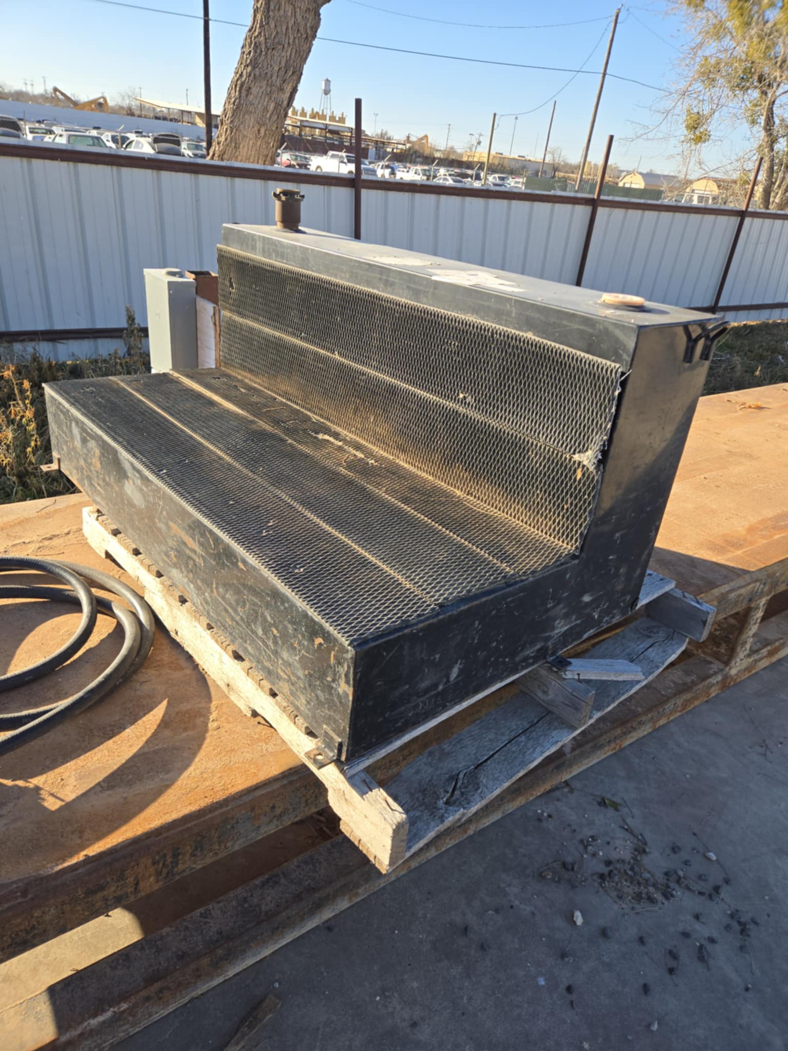 19a447bb-fc53-48f3-9d99-77f07e10fb5c-1